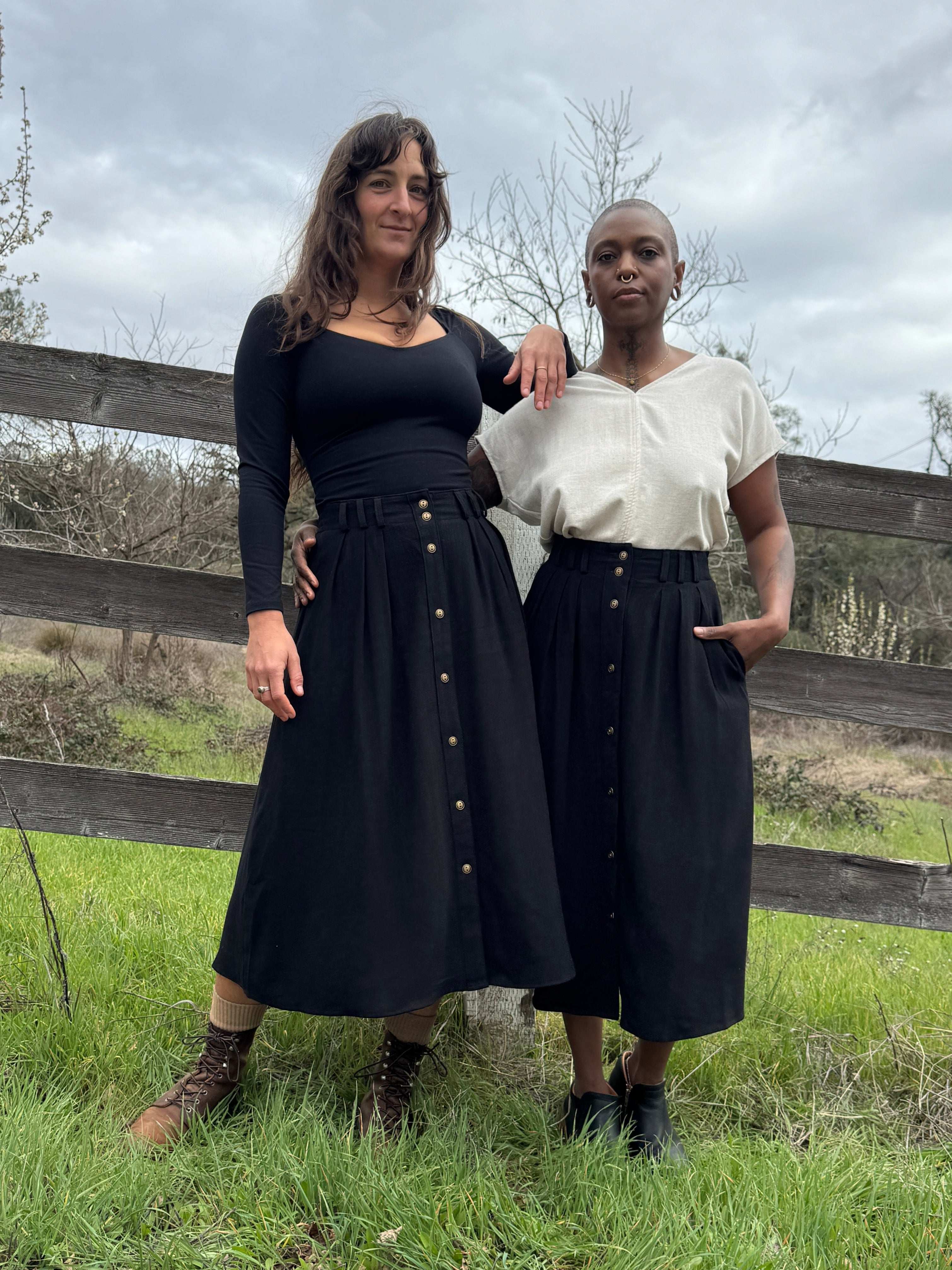 Trices Skirt in Textured Black Linen